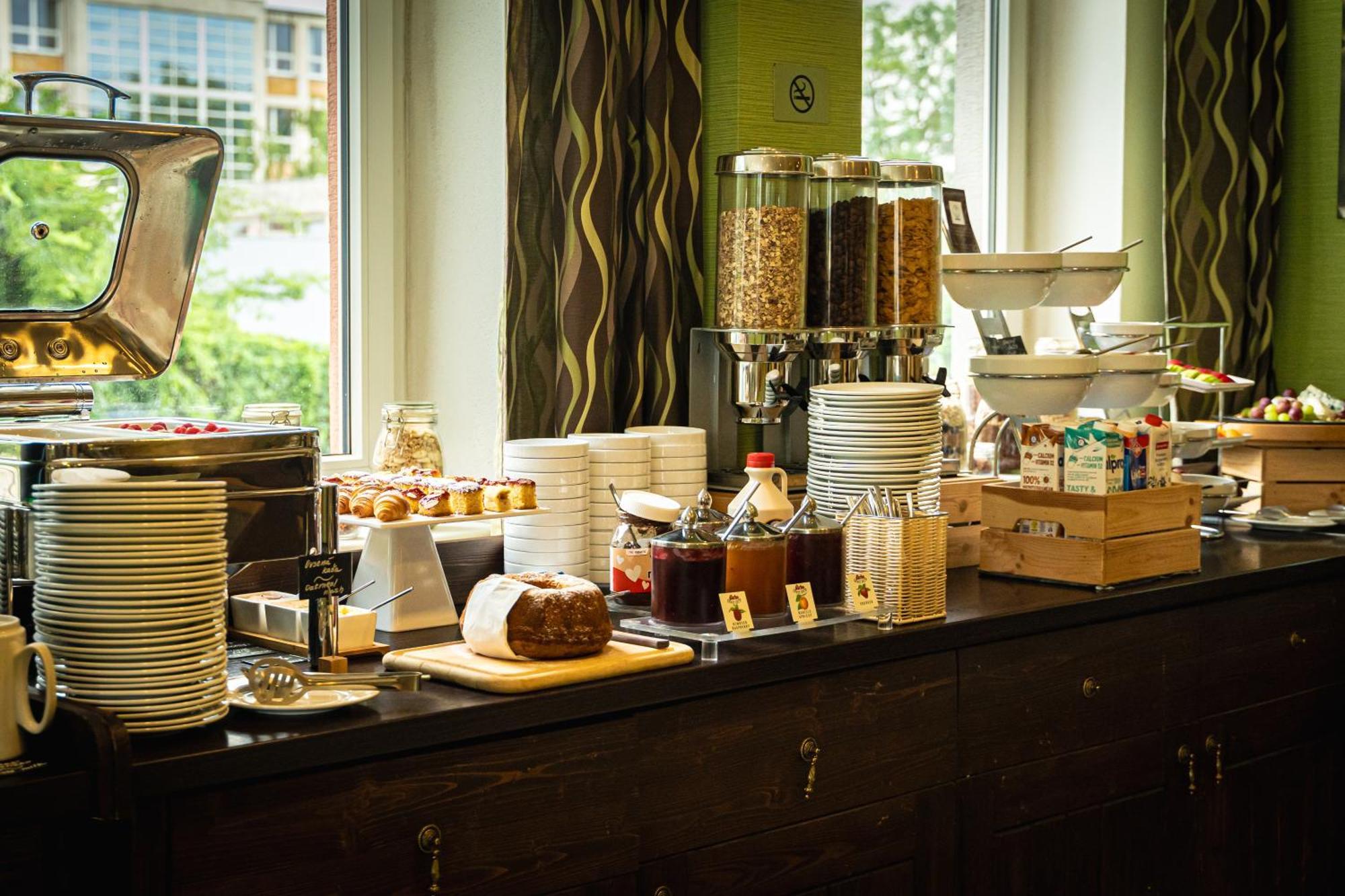 Premium Business Hotel Братислава Экстерьер фото